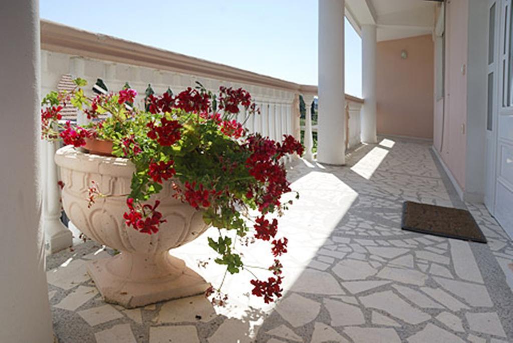Di Vincenzo Inn Ulcinj Bagian luar foto